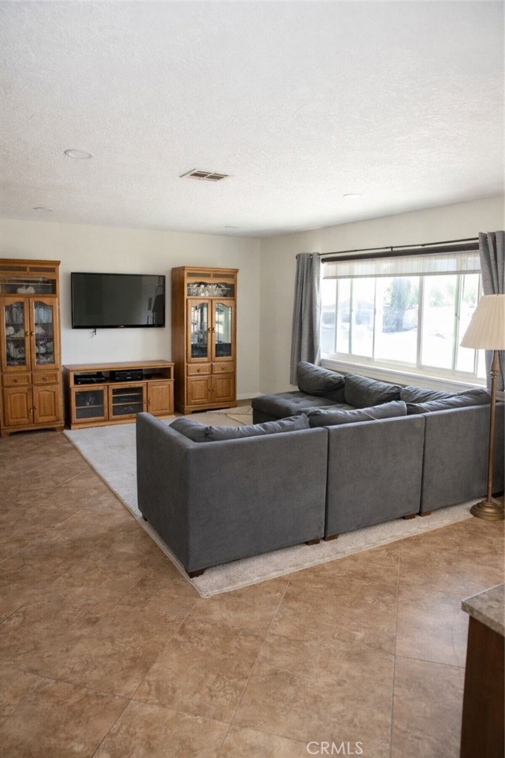 18804 Vine Street Property Photo 3