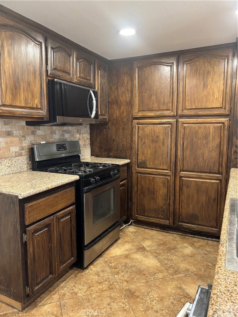 18804 Vine Street Property Photo 5