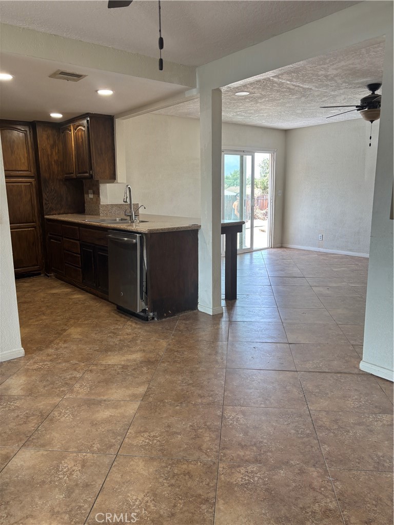 18804 Vine Street Property Photo 6
