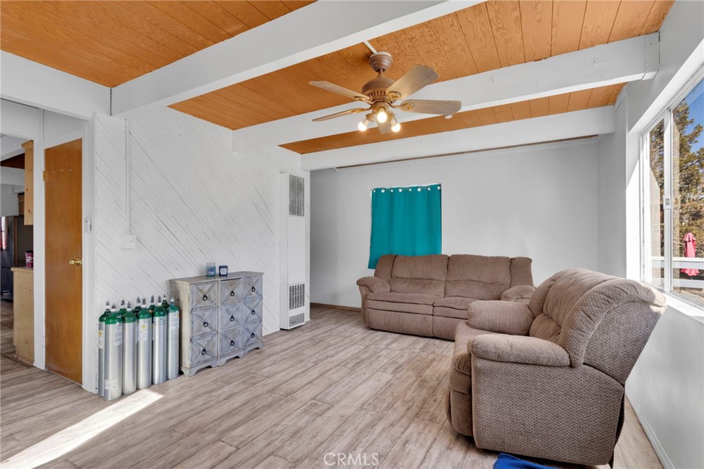 150 Los Angeles Property Photo 5