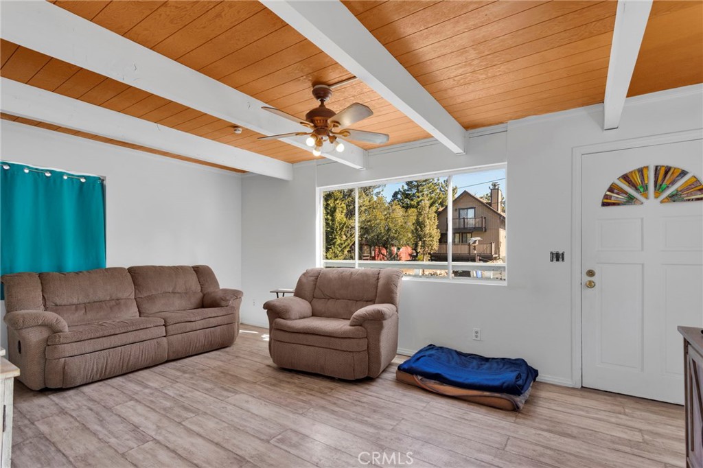 150 Los Angeles Property Photo 6