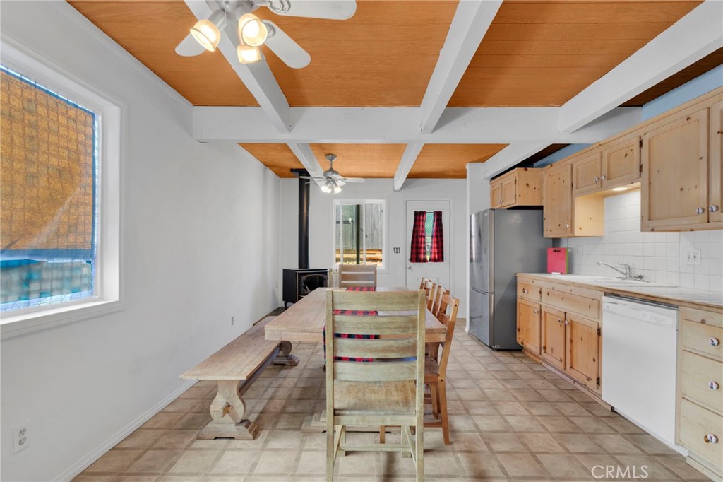 150 Los Angeles Property Photo 9