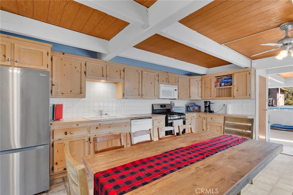 150 Los Angeles Property Photo 11