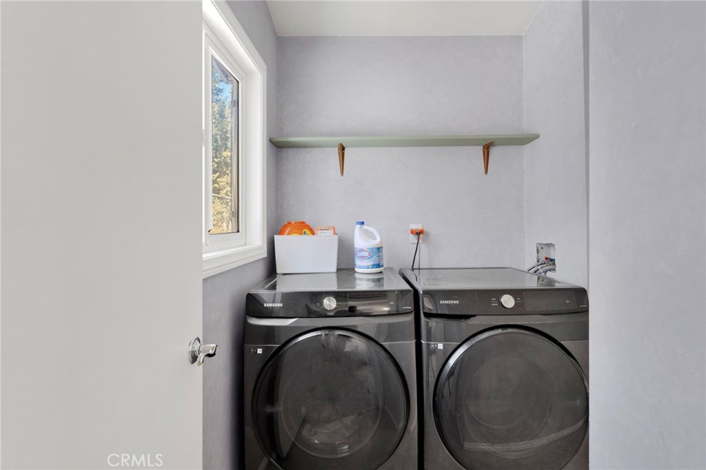 150 Los Angeles Property Photo 12
