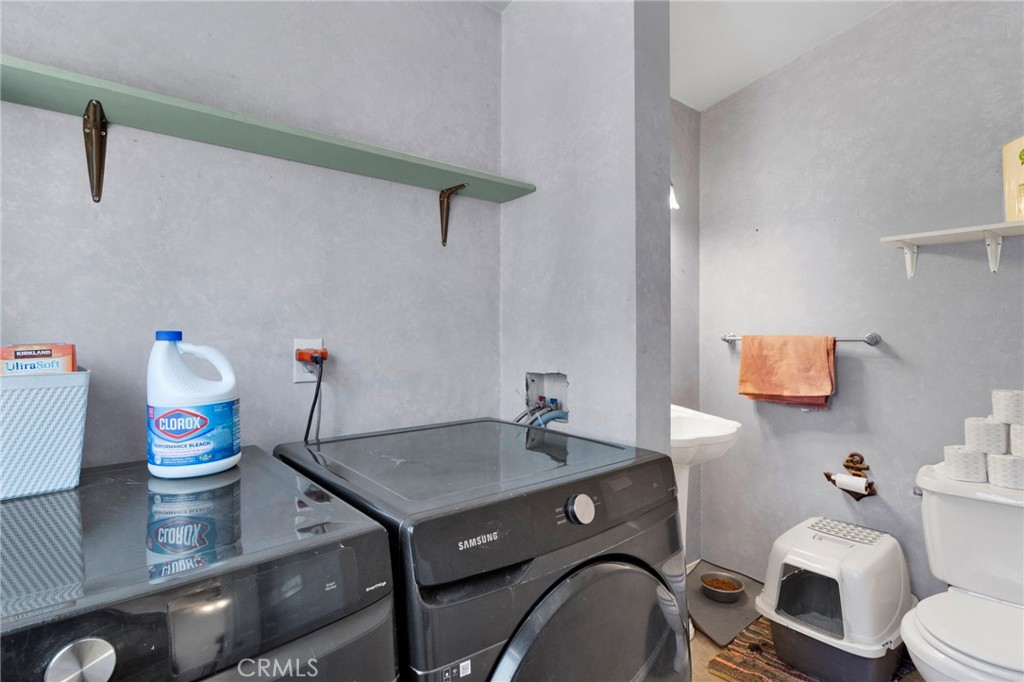 150 Los Angeles Property Photo 13