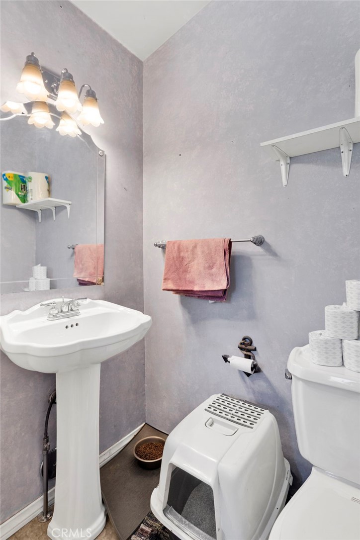 150 Los Angeles Property Photo 14