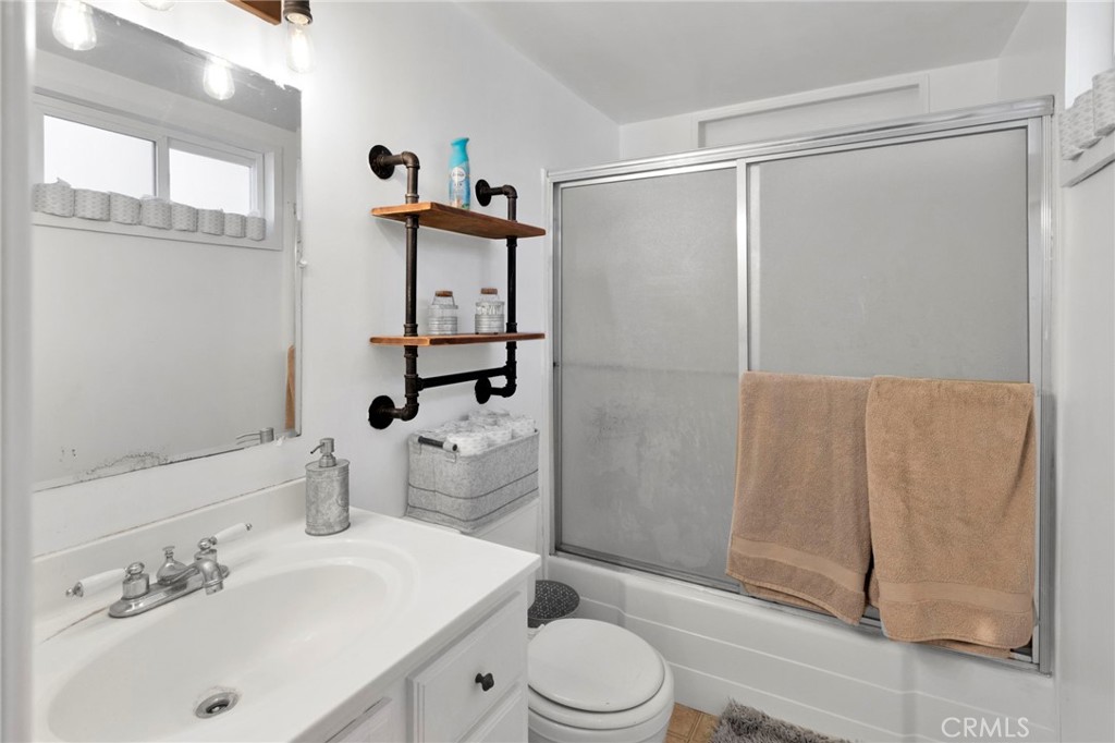 150 Los Angeles Property Photo 15