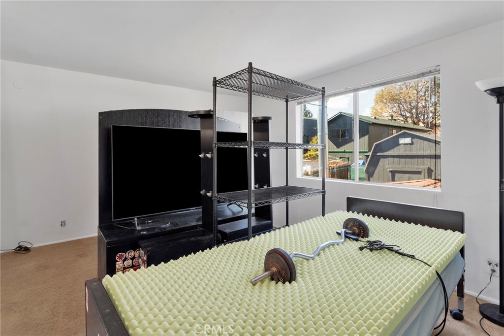 150 Los Angeles Property Photo 16