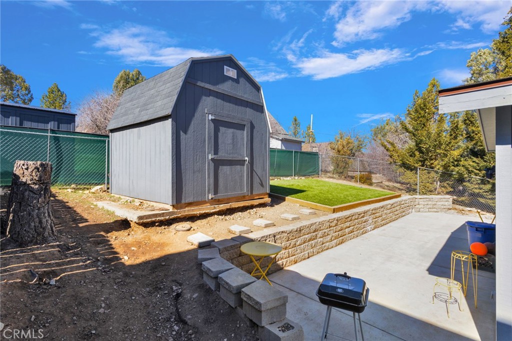 150 Los Angeles Property Photo 18