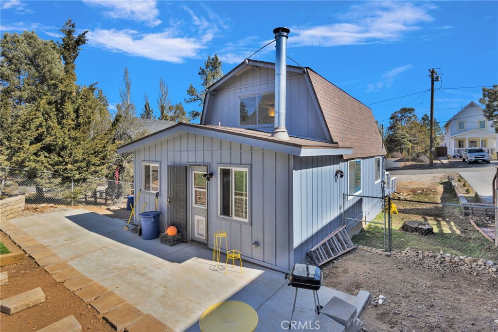150 Los Angeles Property Photo 21