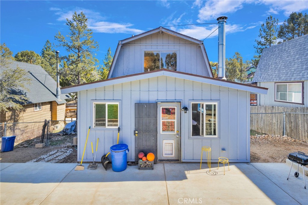 150 Los Angeles Property Photo 22