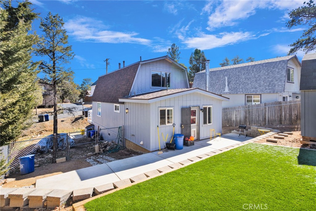 150 Los Angeles Property Photo 23