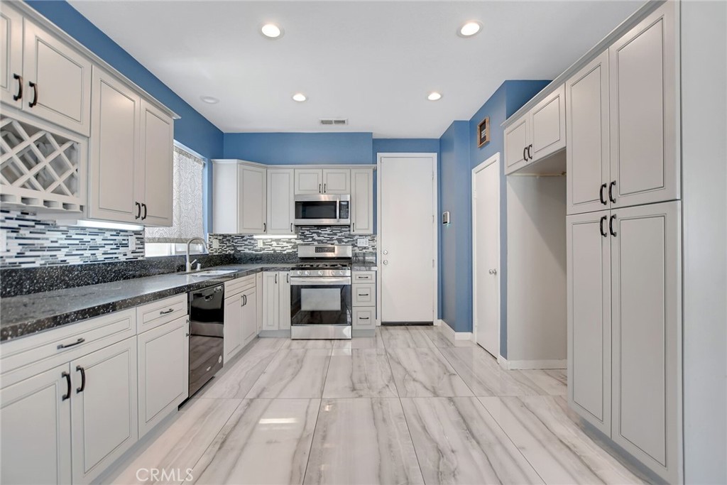 15929 Golden Meadow Property Photo 6