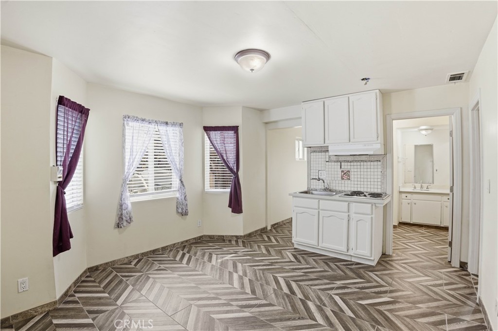 1581 Chanticleer B Property Photo 1
