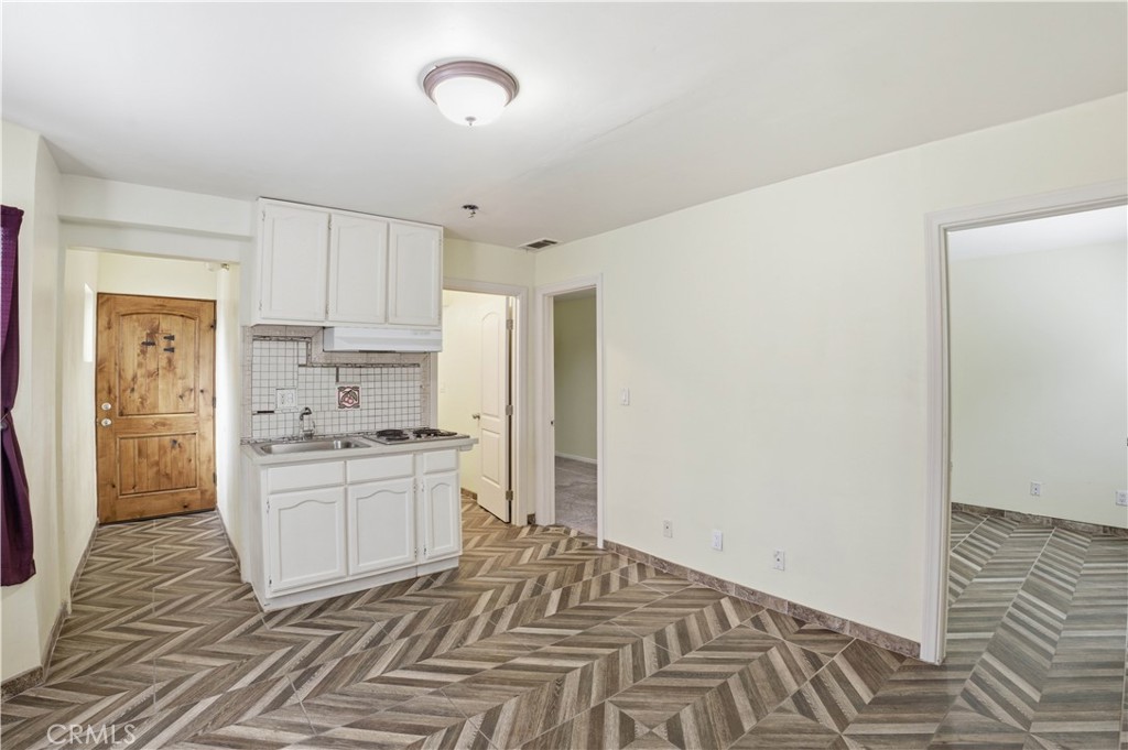 1581 Chanticleer B Property Photo 2