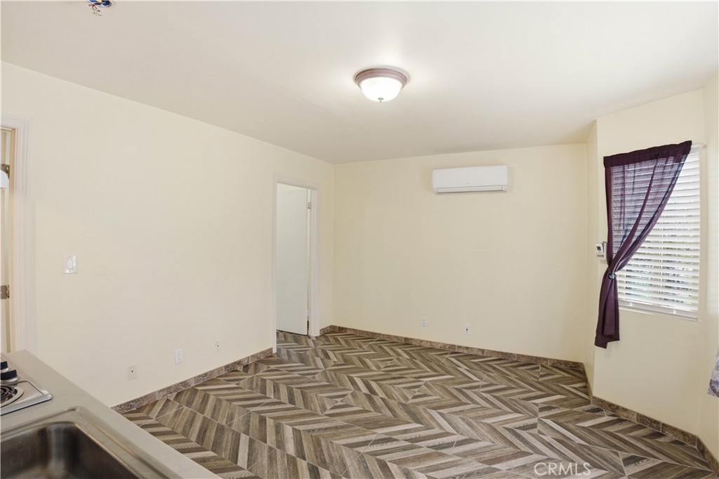 1581 Chanticleer B Property Photo 4