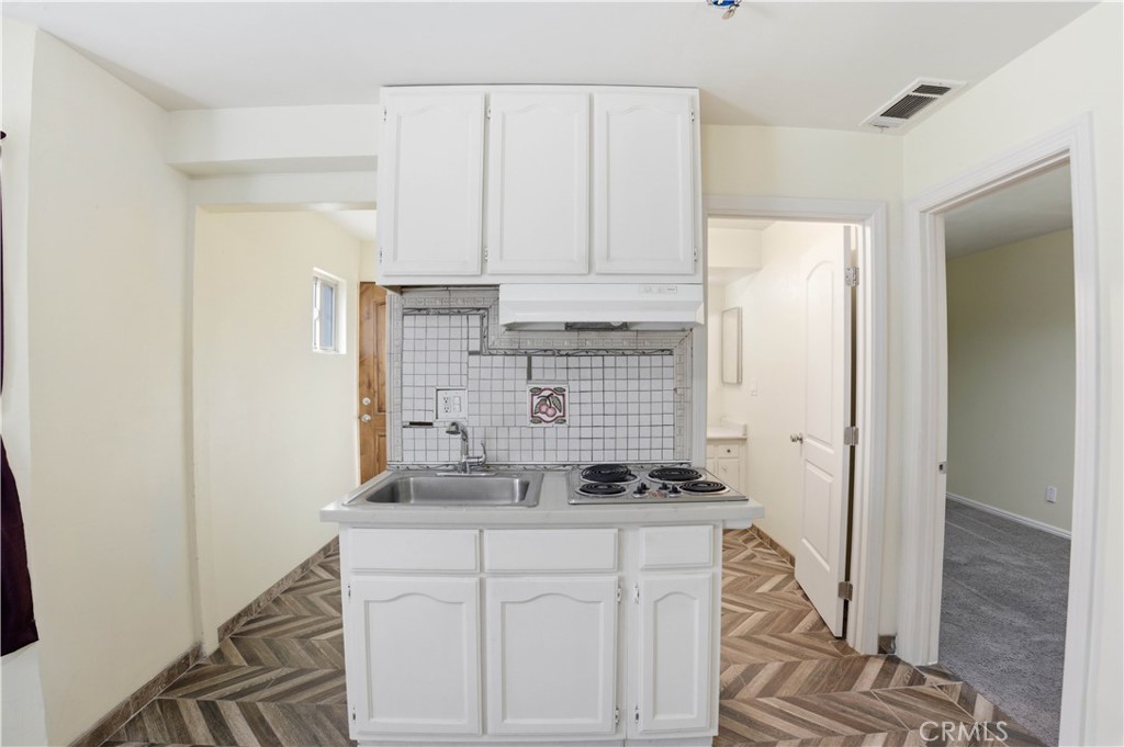 1581 Chanticleer B Property Photo 5