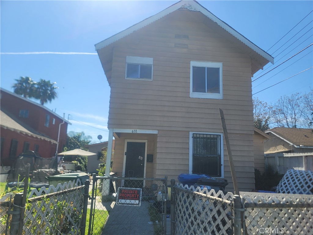 632 E 45th Property Photo 1