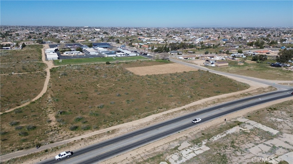 22111 Hesperia Rd Property Photo 4