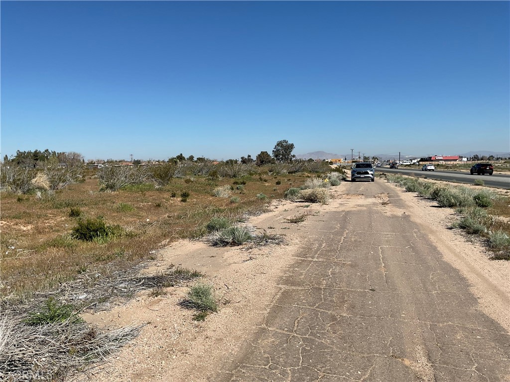 22111 Hesperia Rd Property Photo 6