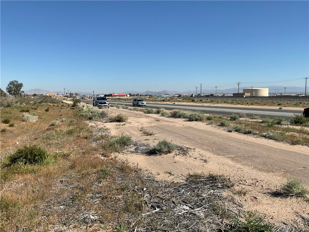 22153 Hesperia Road Property Photo 8