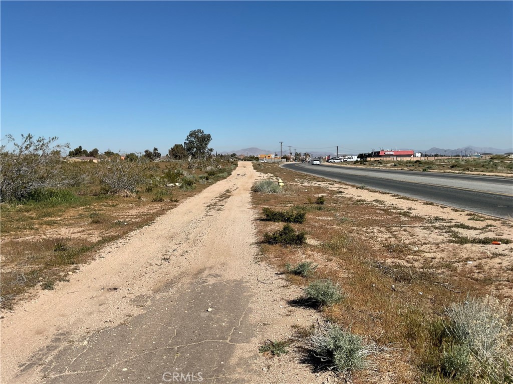 22153 Hesperia Road Property Photo 9