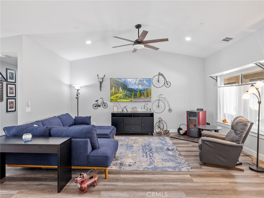 24162 Shoshone Road Property Photo 6