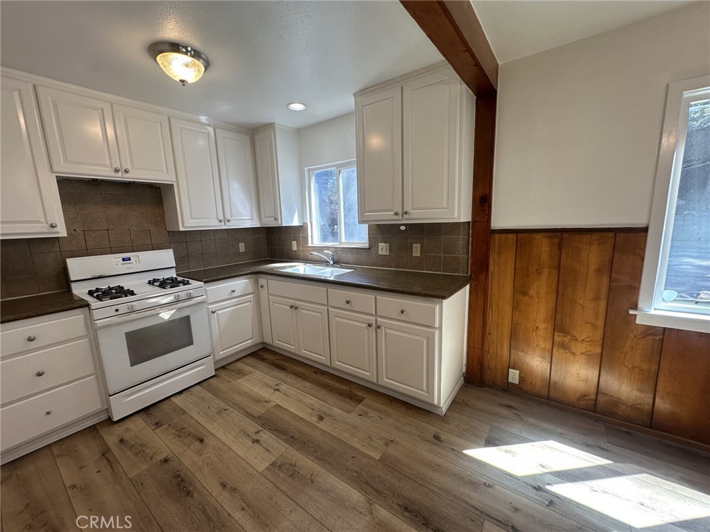 215 Western Property Photo 9
