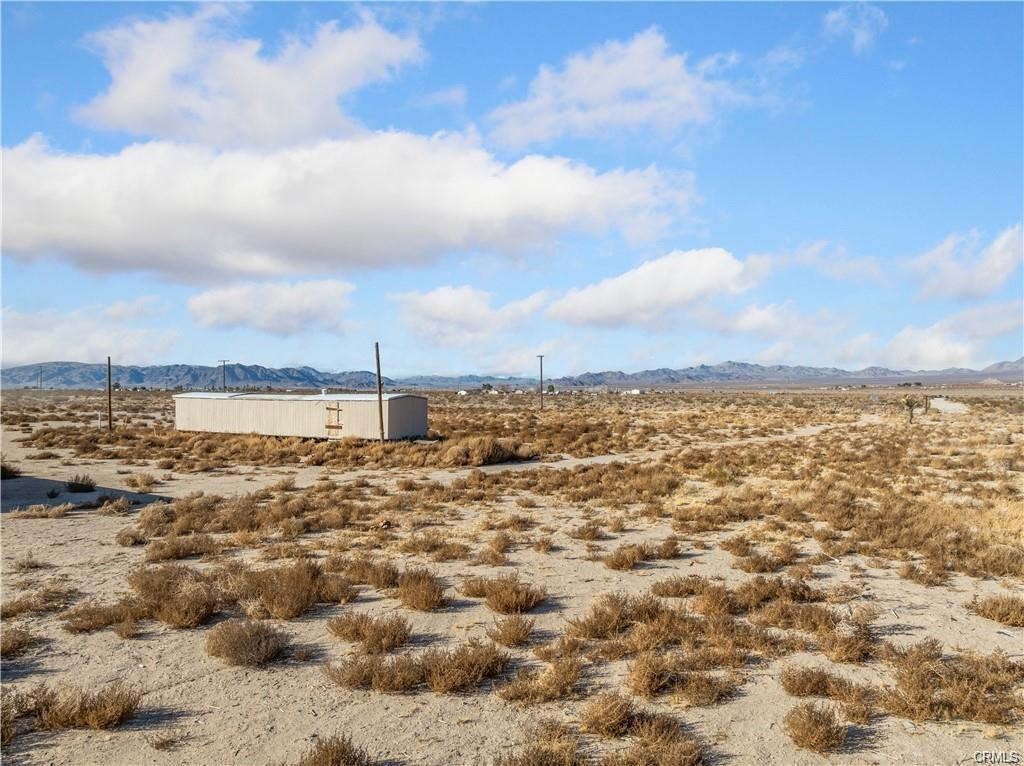 37023 Rabbit Springs Road Property Photo 4