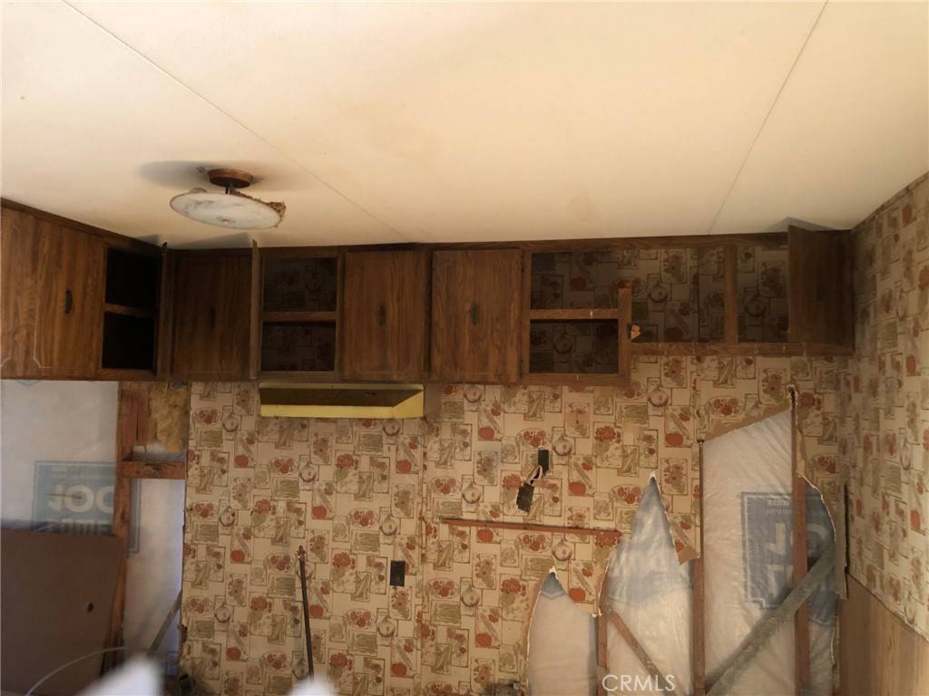 37023 Rabbit Springs Road Property Photo 6