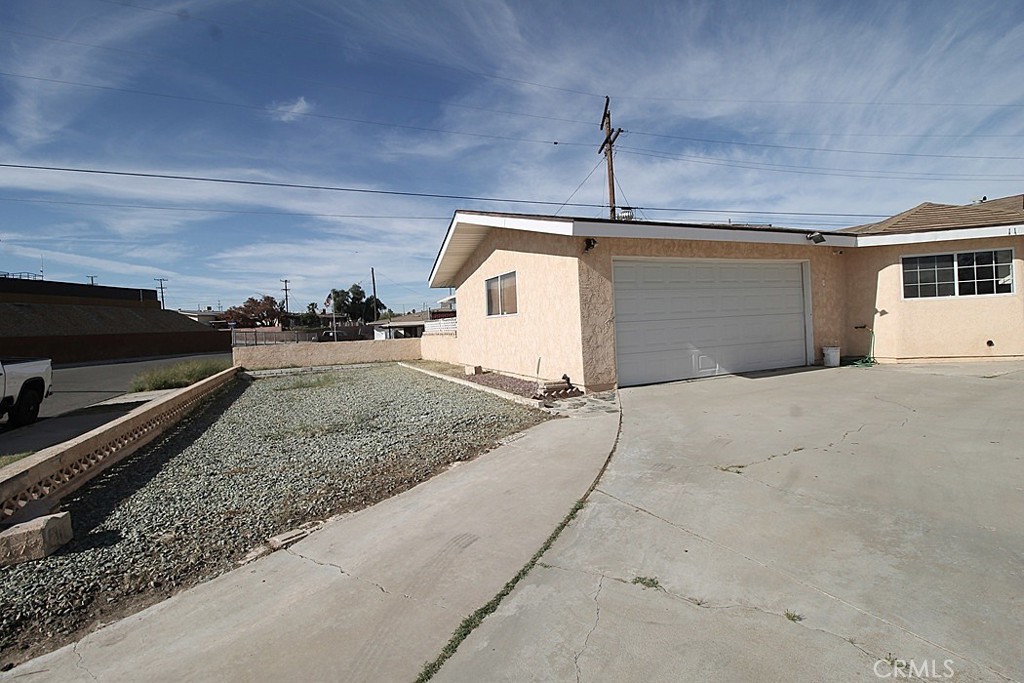 1105 Bigger Property Photo 3