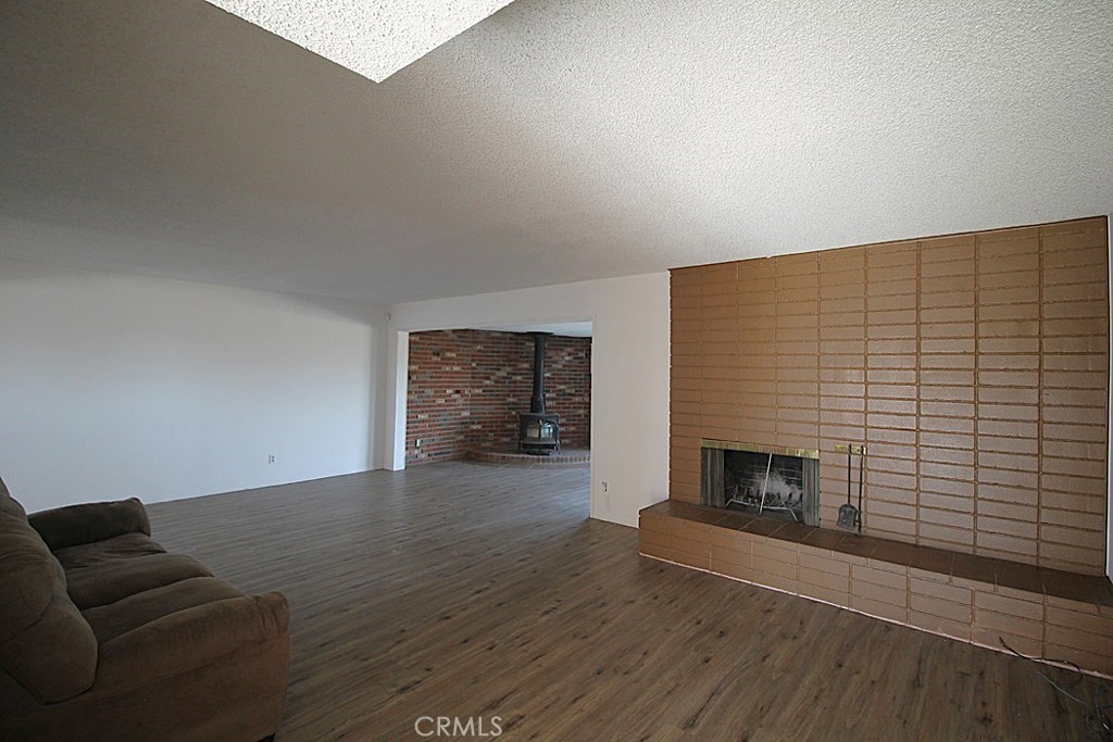 1105 Bigger Property Photo 9