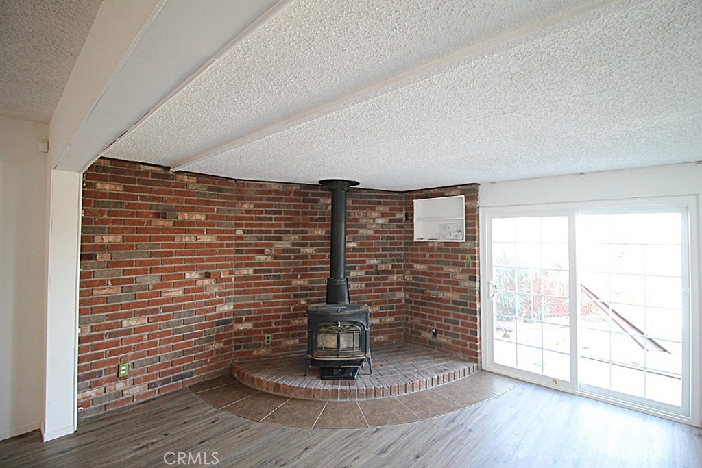 1105 Bigger Property Photo 10
