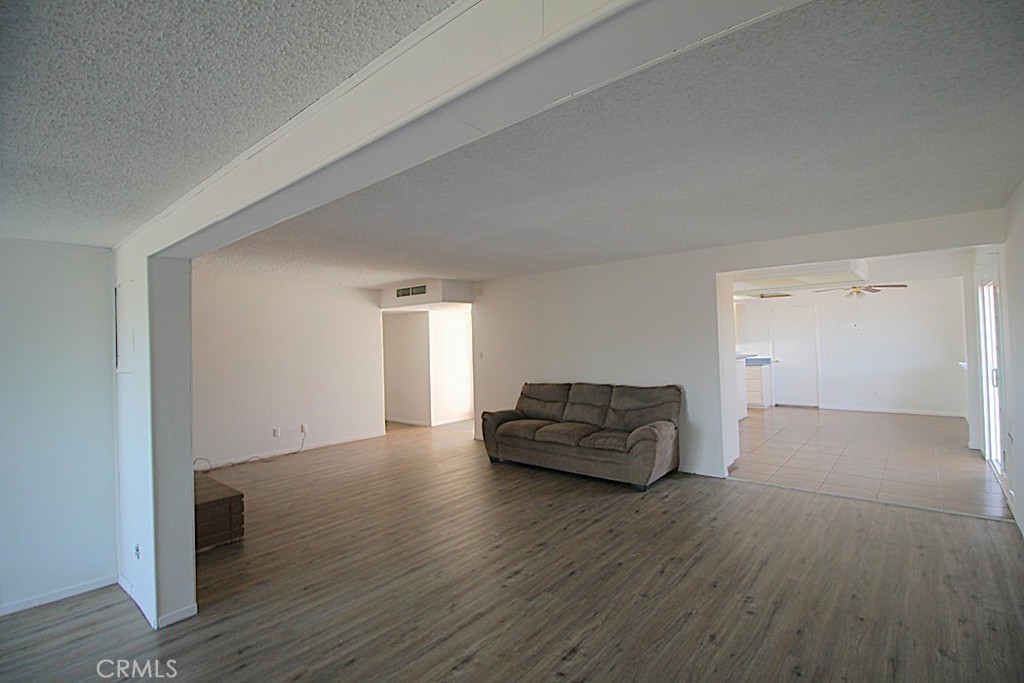 1105 Bigger Property Photo 12