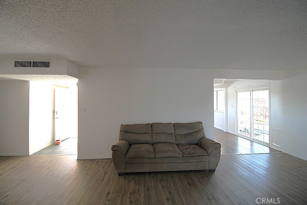 1105 Bigger Property Photo 14