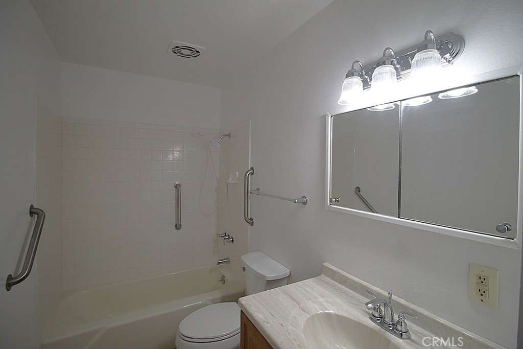 1105 Bigger Property Photo 15