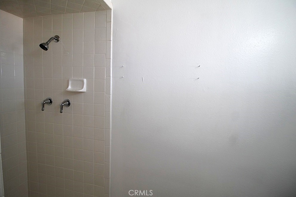 1105 Bigger Property Photo 19