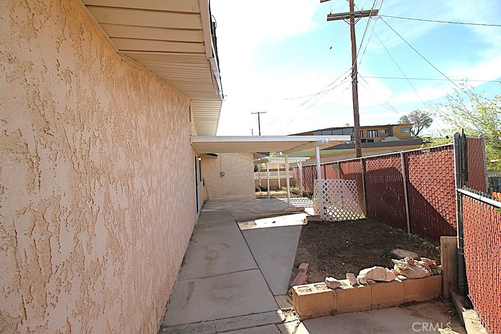 1105 Bigger Property Photo 29