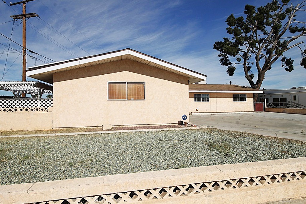 1105 Bigger Property Photo 32