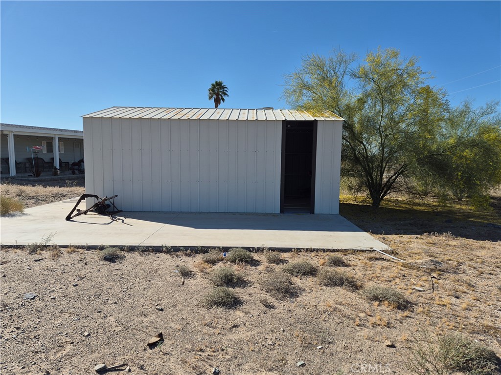 7373 Oneida Property Photo 4