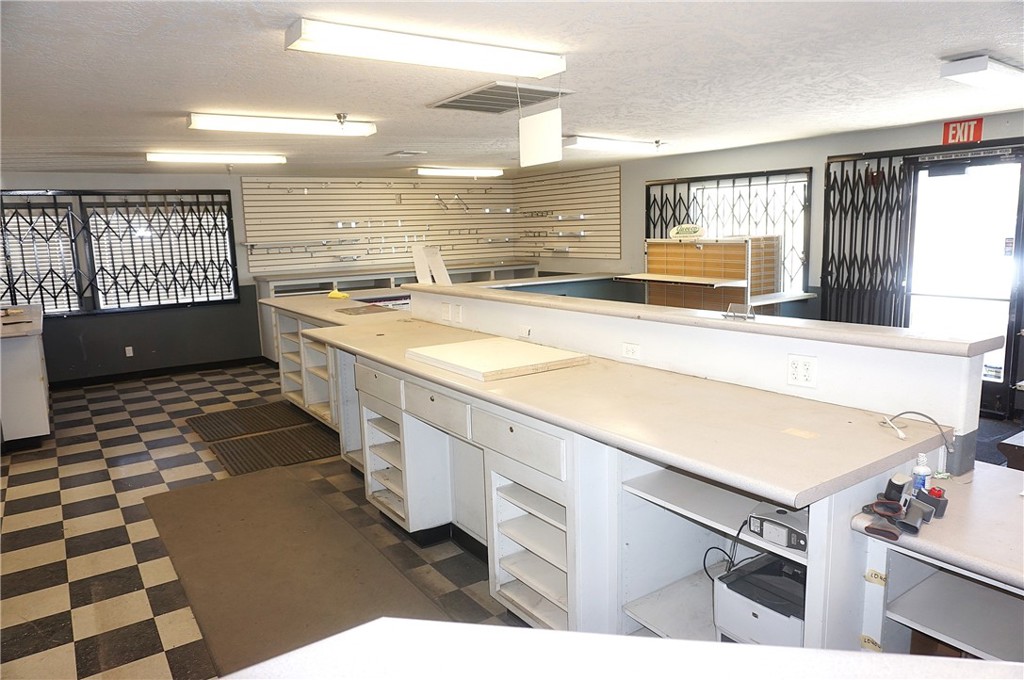 11810 I Avenue Property Photo 7