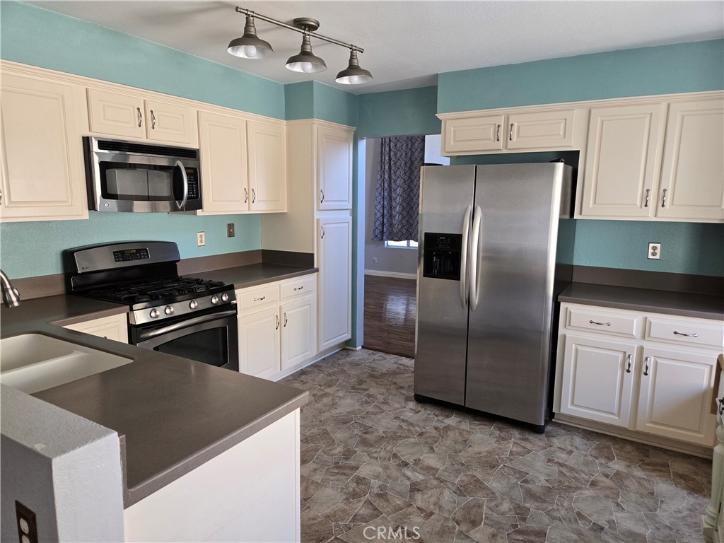 1249 Bradford Property Photo 6