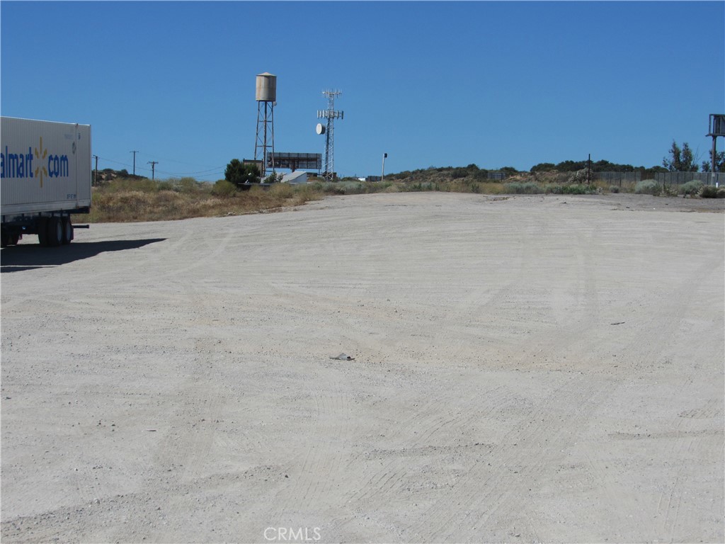 5940 Mariposa Road Property Photo 7