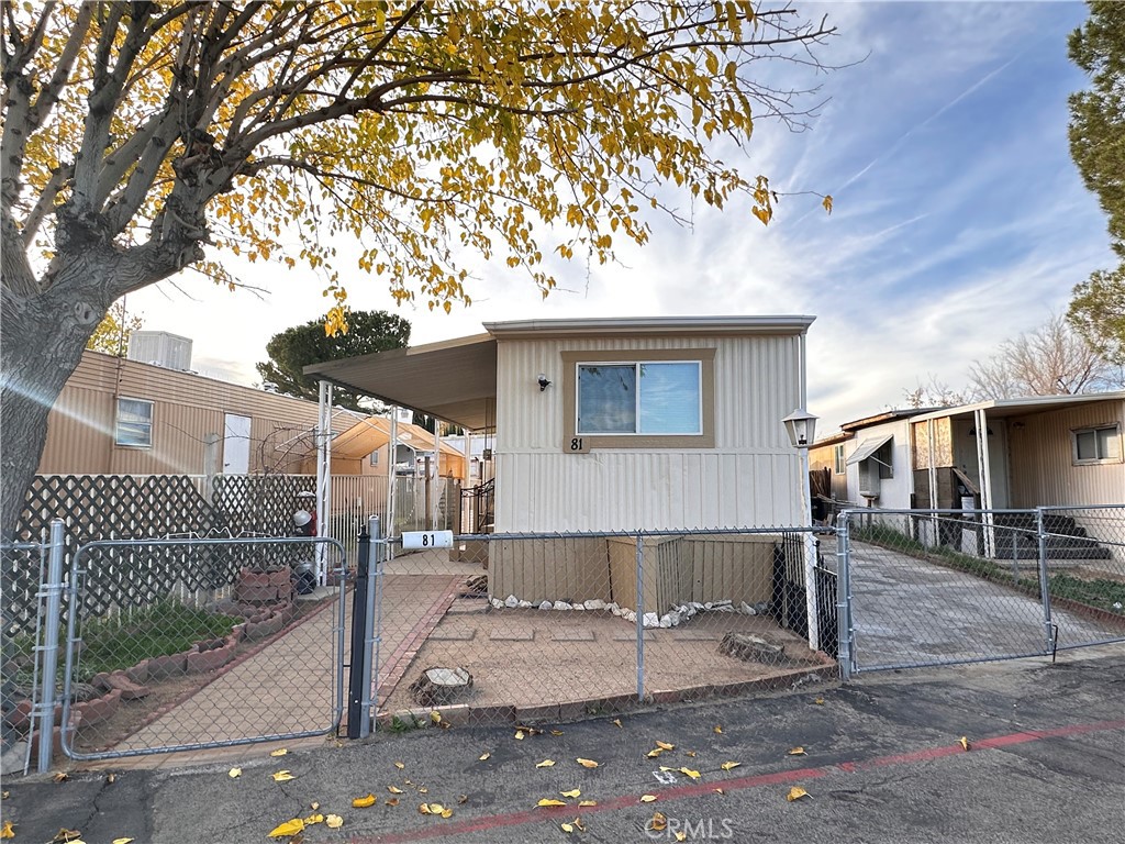 9426 Tamarisk Avenue 81 Property Photo 2
