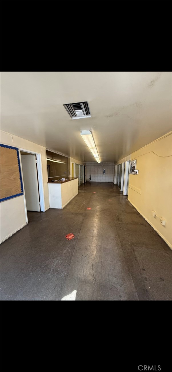 9307 S Central Property Photo 4