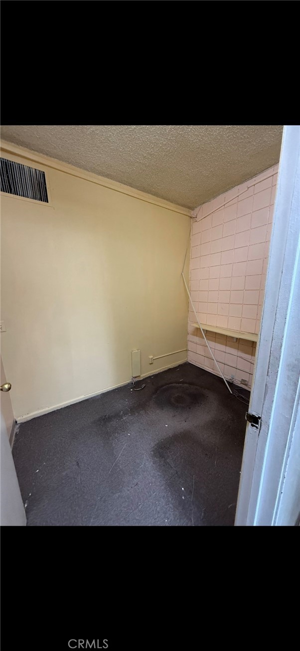 9307 S Central Property Photo 8