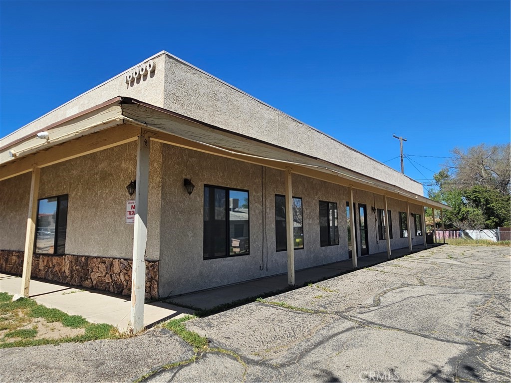 16000 Yucca Street Property Photo 7