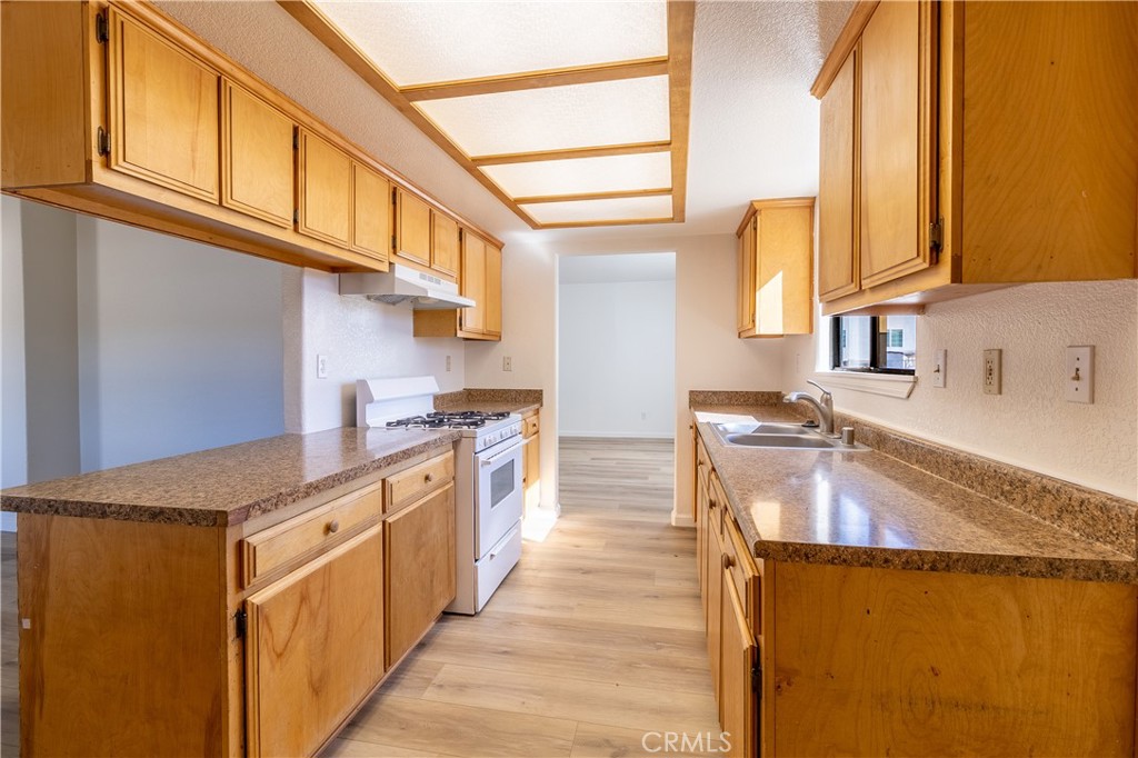 19014 Vine Property Photo 4