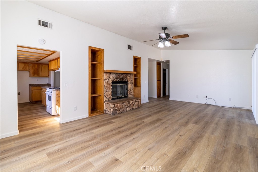 19014 Vine Property Photo 7