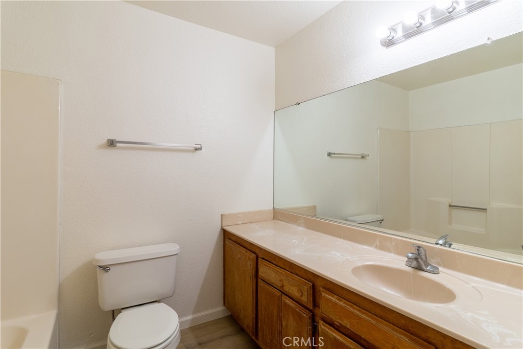 19014 Vine Property Photo 8